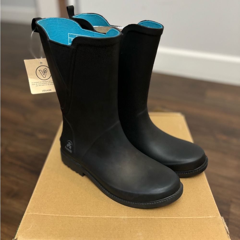 *Brand New* Women’s Size 6 Kamik Rain Boots